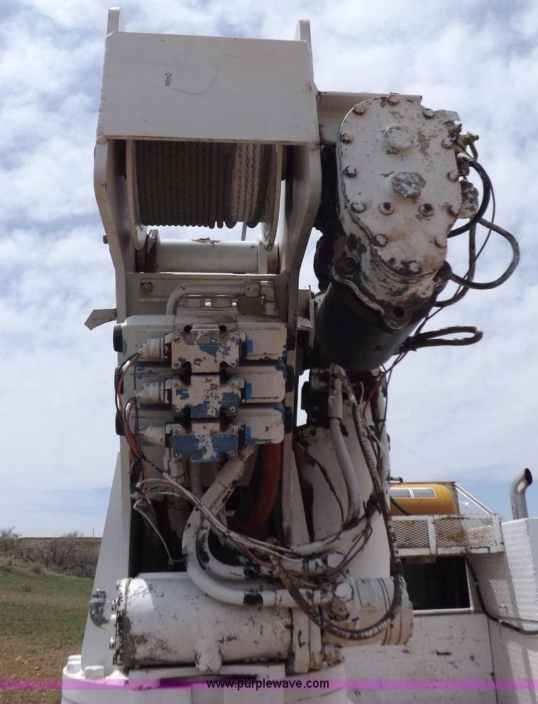 image for item H7114 2007 GMC C5500 service truck