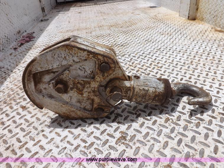 image for item H7114 2007 GMC C5500 service truck