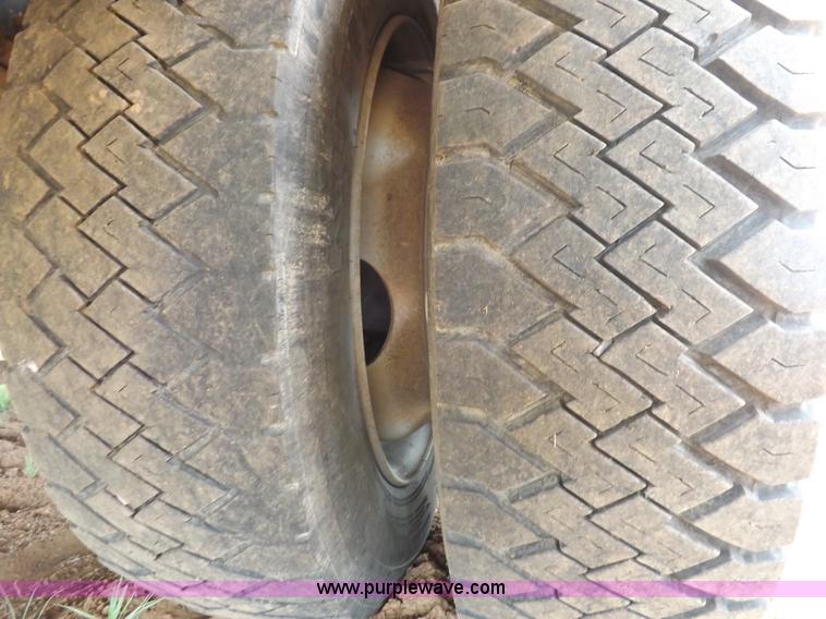 image for item H7114 2007 GMC C5500 service truck