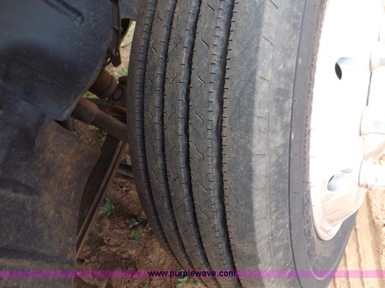 image for item H7114 2007 GMC C5500 service truck