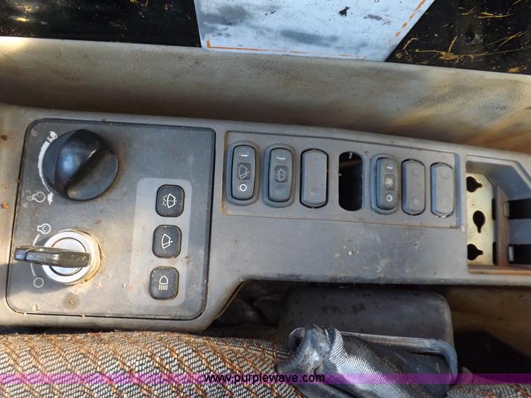 image for item H7117 1997 Caterpillar 322B L excavator