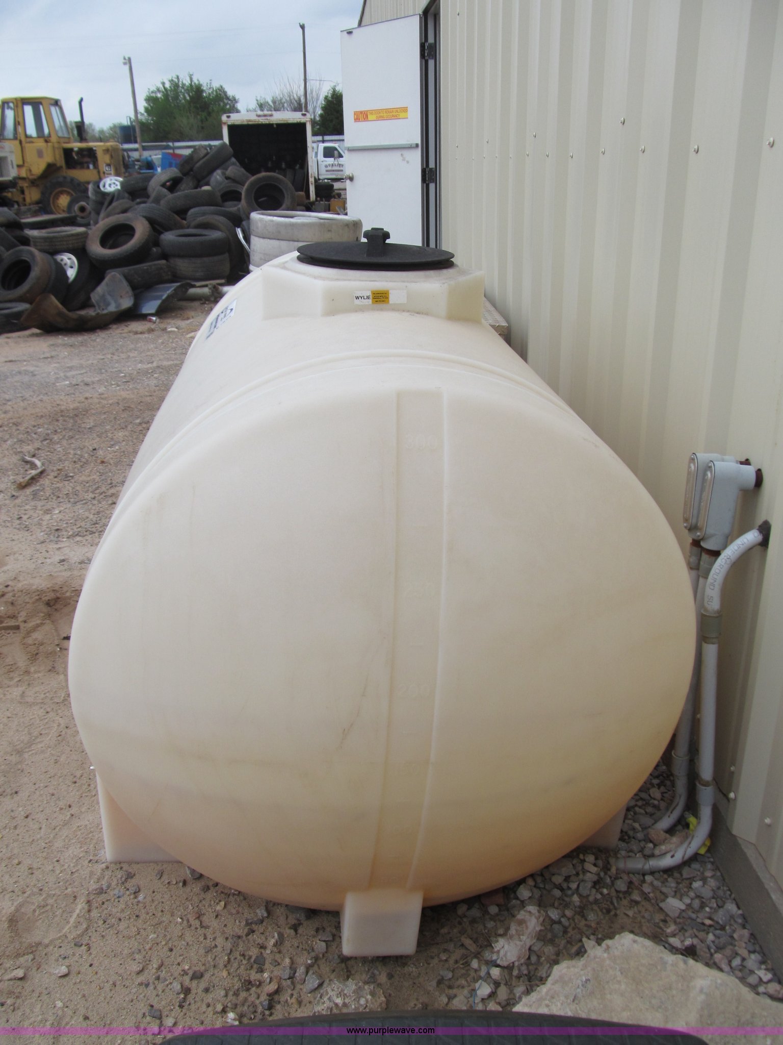 Wylie 300 gallon water tank in Norman, OK Item E7574 sold Purple Wave