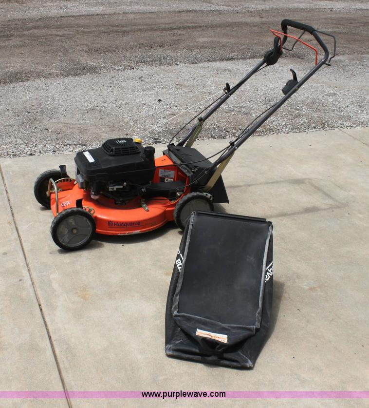 image for item AA9001 2007 Husqvarna W21 mower