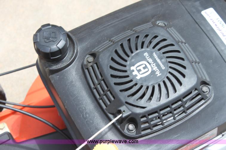 image for item AA9001 2007 Husqvarna W21 mower