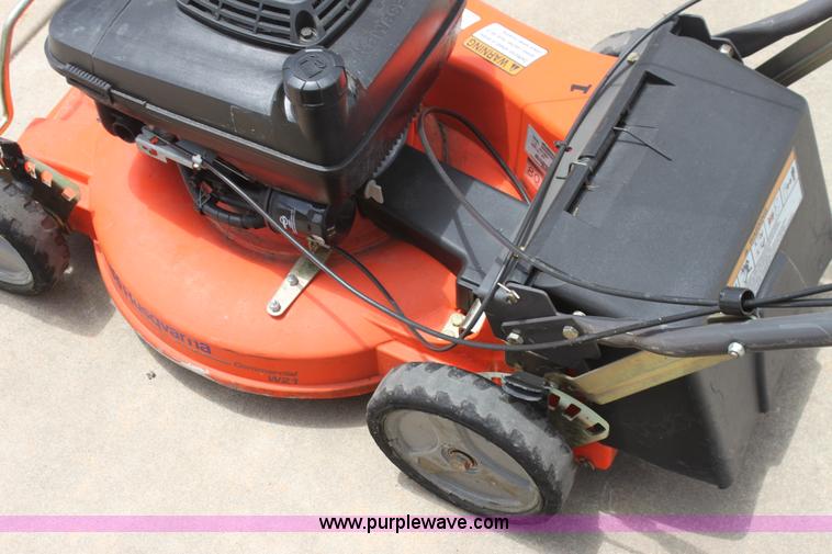 image for item AA9001 2007 Husqvarna W21 mower