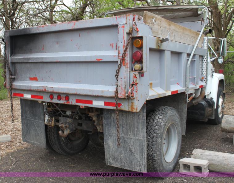 image for item AA9022 1986 International S1700 dump truck