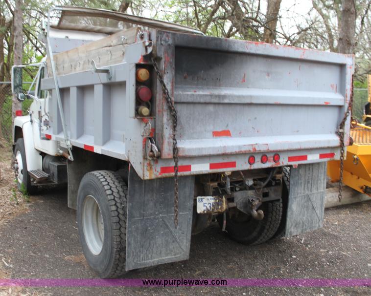 image for item AA9022 1986 International S1700 dump truck