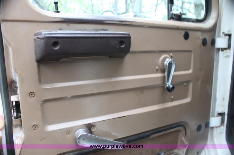 image for item AA9022 1986 International S1700 dump truck