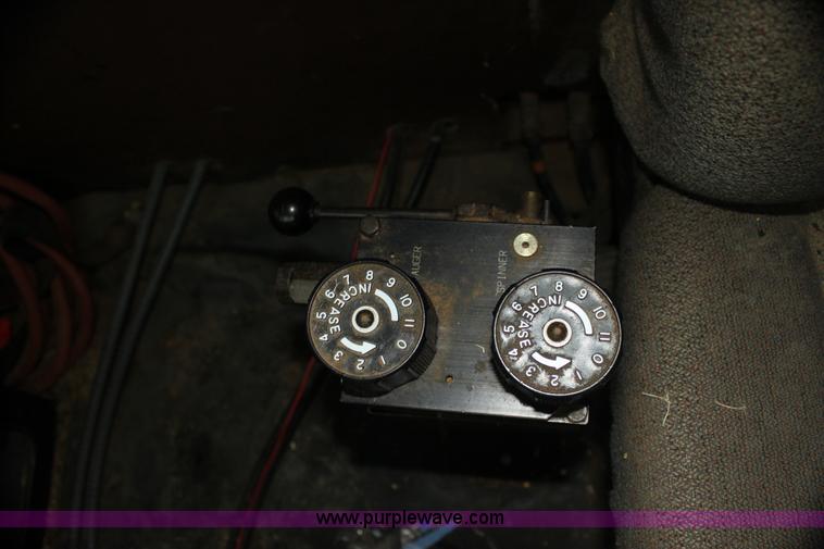 image for item AA9022 1986 International S1700 dump truck