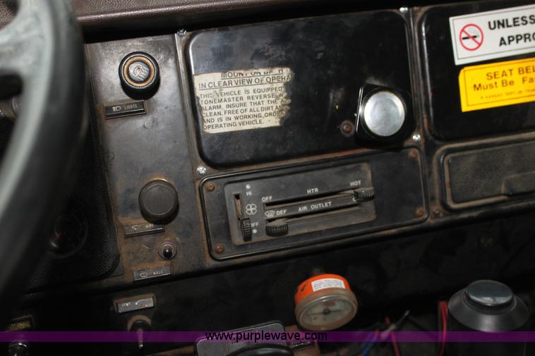 image for item AA9022 1986 International S1700 dump truck