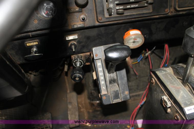 image for item AA9022 1986 International S1700 dump truck