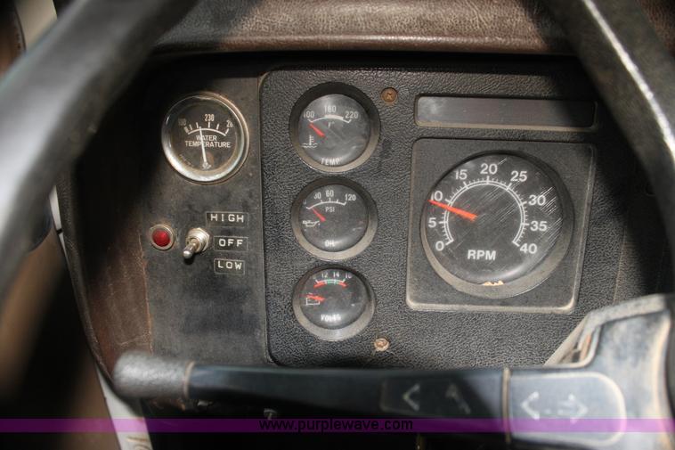 image for item AA9022 1986 International S1700 dump truck