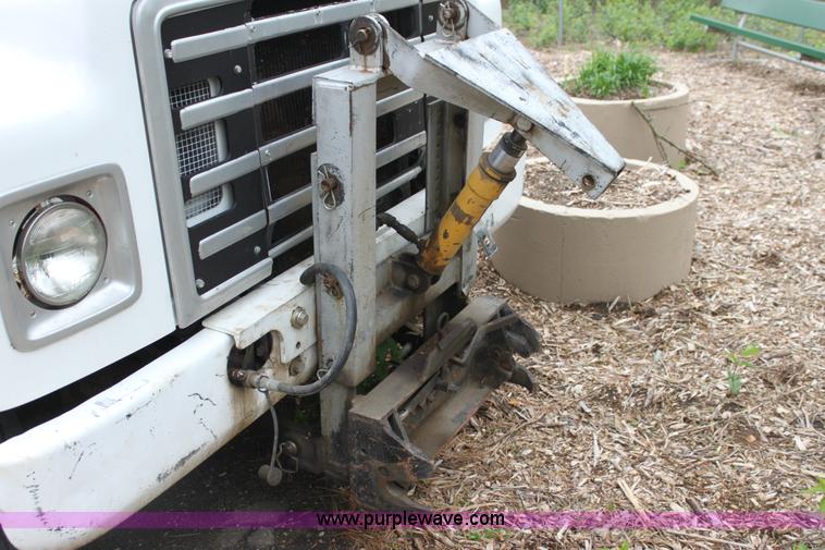 image for item AA9022 1986 International S1700 dump truck