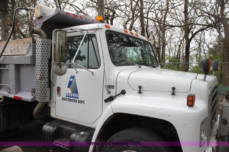image for item AA9022 1986 International S1700 dump truck