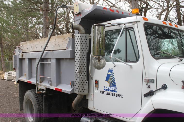 image for item AA9022 1986 International S1700 dump truck