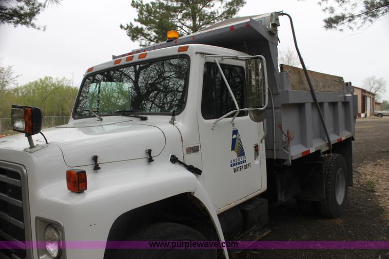 image for item AA9022 1986 International S1700 dump truck