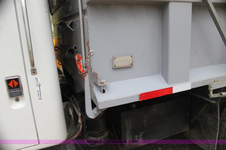 image for item AA9022 1986 International S1700 dump truck