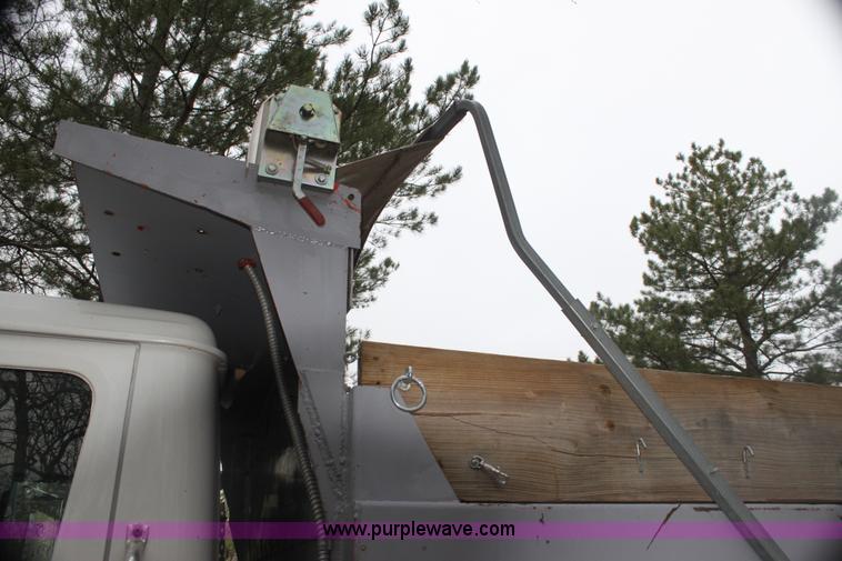 image for item AA9022 1986 International S1700 dump truck