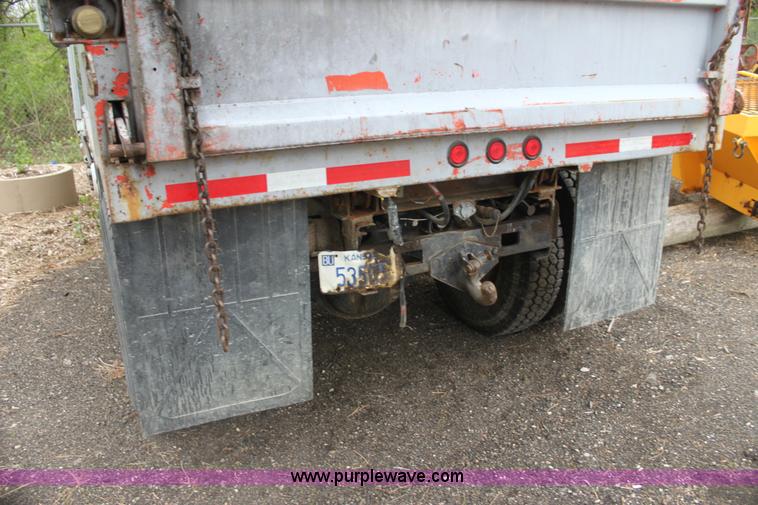 image for item AA9022 1986 International S1700 dump truck