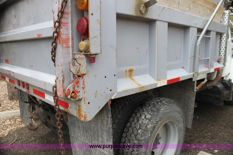 image for item AA9022 1986 International S1700 dump truck