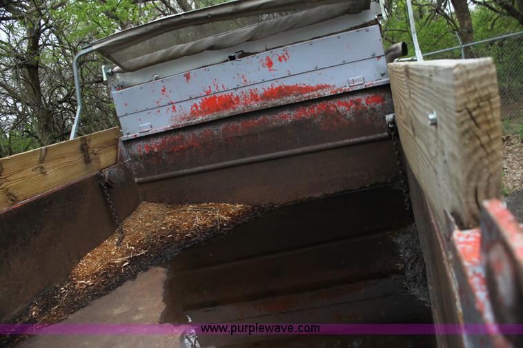 image for item AA9022 1986 International S1700 dump truck