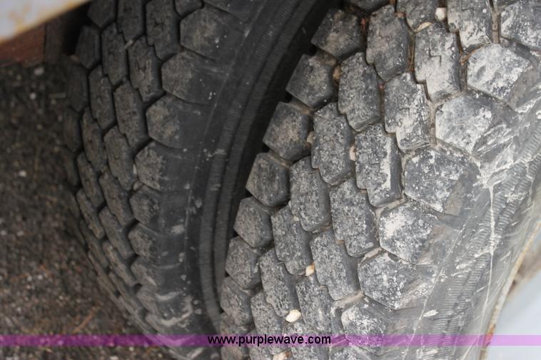 image for item AA9022 1986 International S1700 dump truck