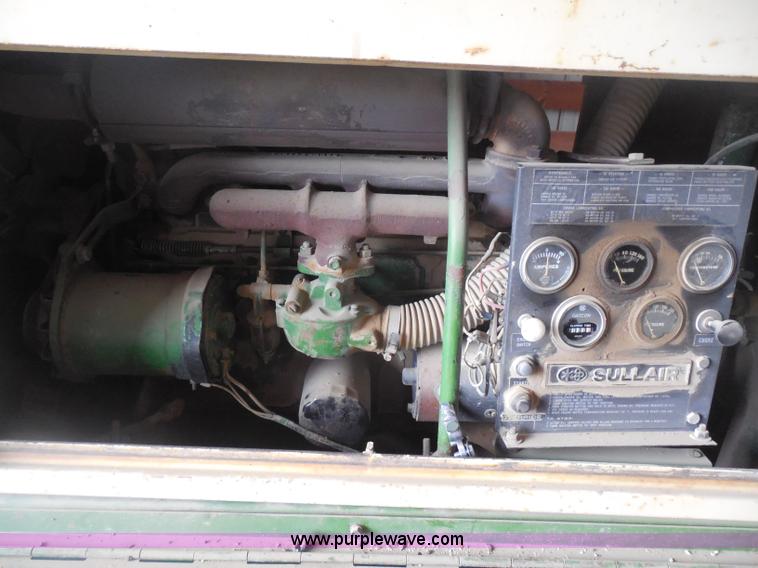 image for item AD9321 Sullair 150 salliscrew air compressor