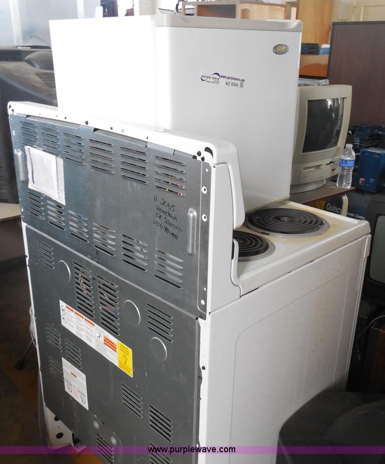 image for item AD9356 Open range and mini refrigerator