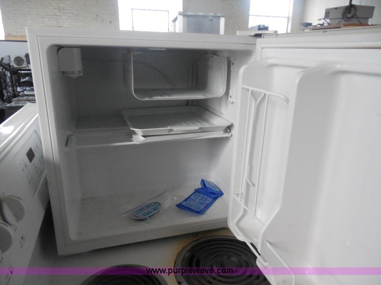 image for item AD9356 Open range and mini refrigerator