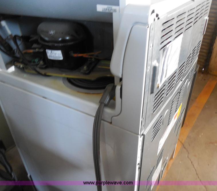 image for item AD9356 Open range and mini refrigerator