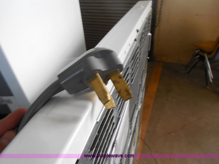 image for item AD9356 Open range and mini refrigerator