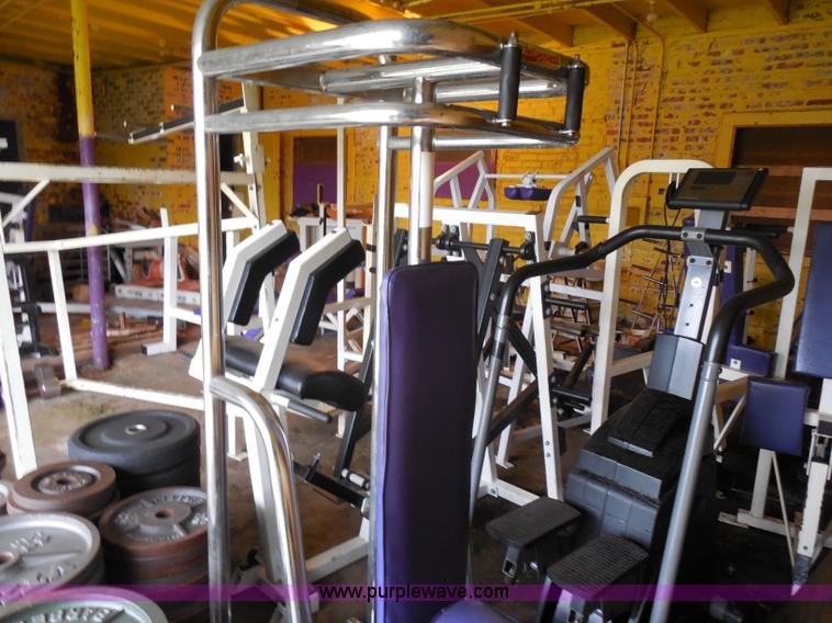 image for item AD9393 Weight room equipment