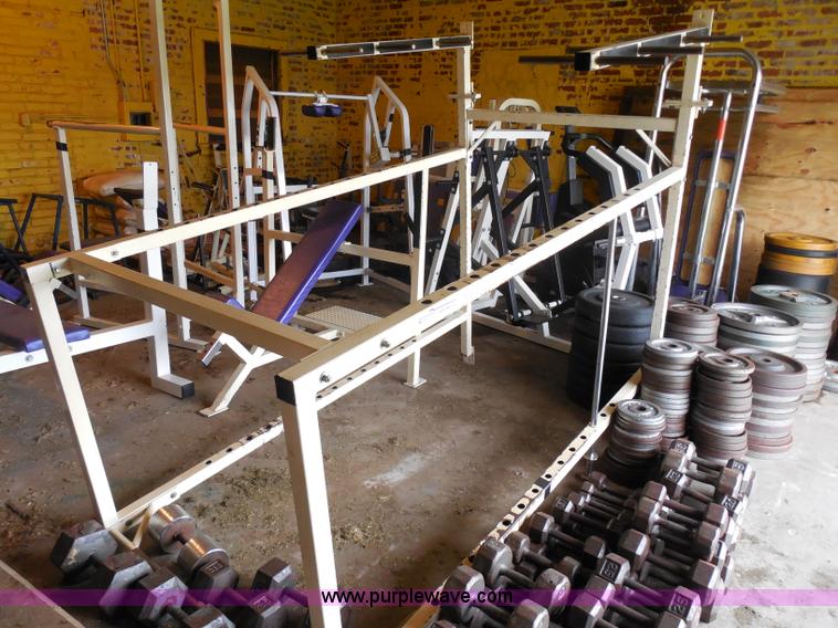 image for item AD9393 Weight room equipment