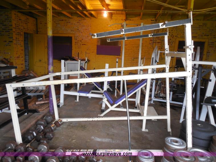 image for item AD9393 Weight room equipment
