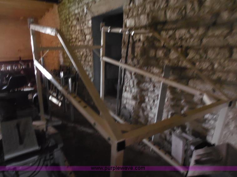 image for item AD9393 Weight room equipment