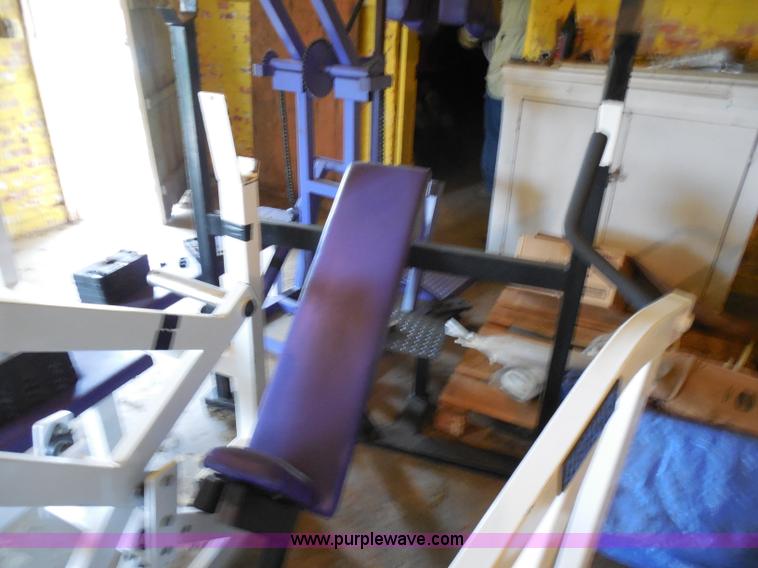 image for item AD9393 Weight room equipment