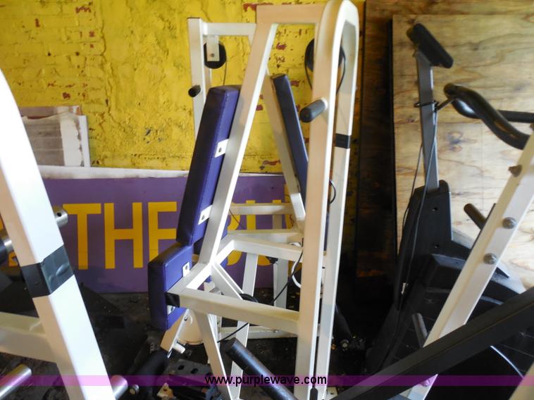 image for item AD9393 Weight room equipment