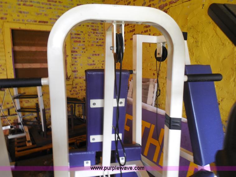 image for item AD9393 Weight room equipment