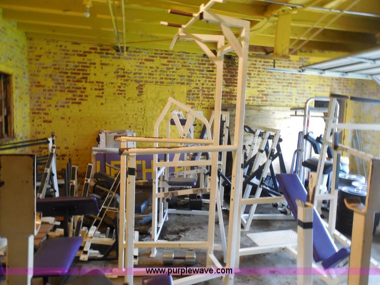 image for item AD9393 Weight room equipment
