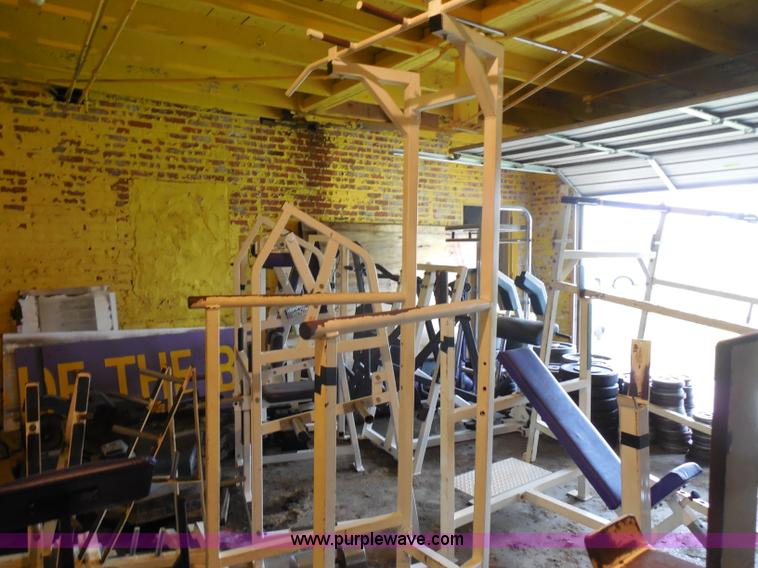 image for item AD9393 Weight room equipment