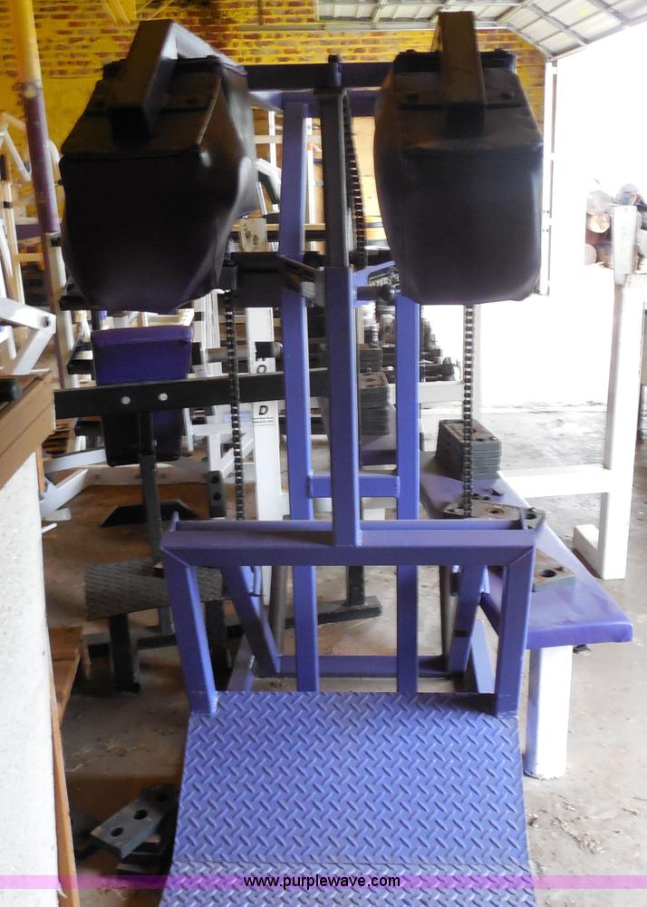 image for item AD9393 Weight room equipment