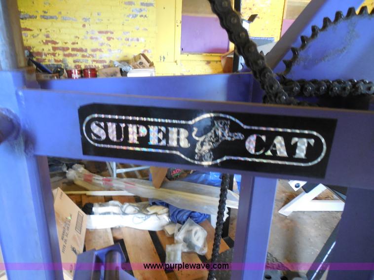 image for item AD9393 Weight room equipment