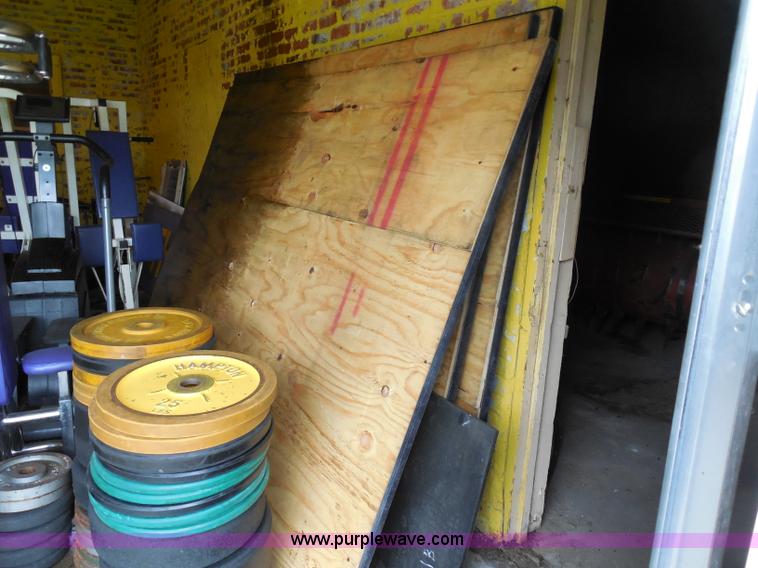 image for item AD9393 Weight room equipment