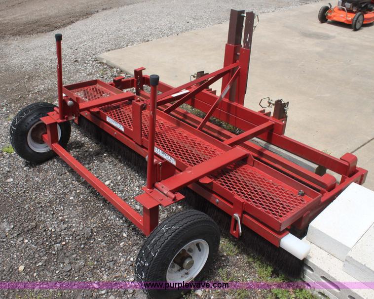 image for item AE9228 Field Master in field groomer