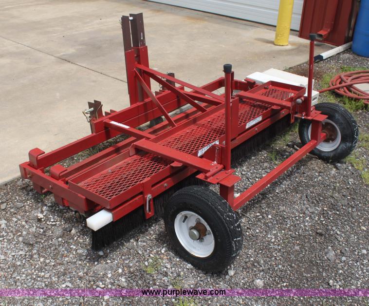 image for item AE9228 Field Master in field groomer