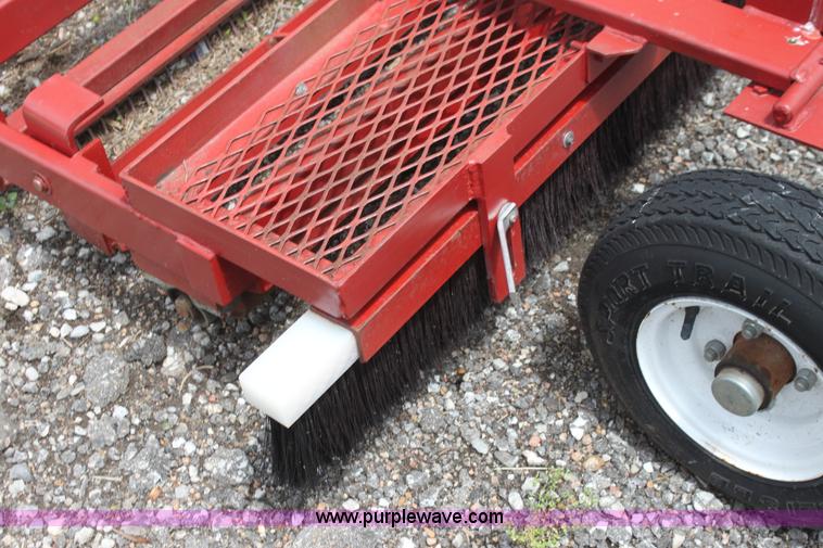 image for item AE9228 Field Master in field groomer