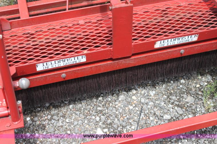 image for item AE9228 Field Master in field groomer