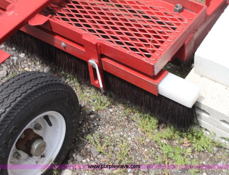 image for item AE9228 Field Master in field groomer