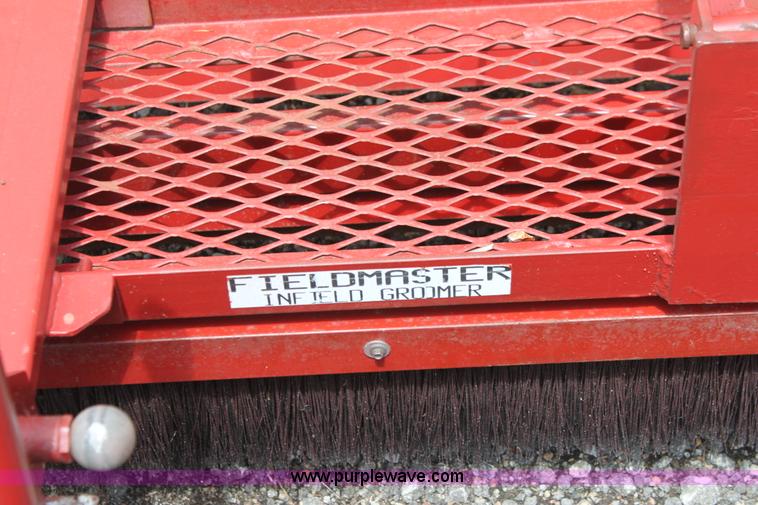 image for item AE9228 Field Master in field groomer