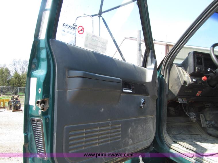 image for item D7329 1990 GMC TopKick dump truck